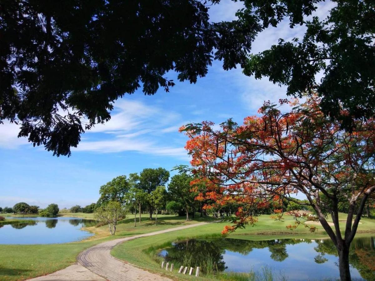 Uniland Golf & Resort Nakhon Pathom Exterior photo