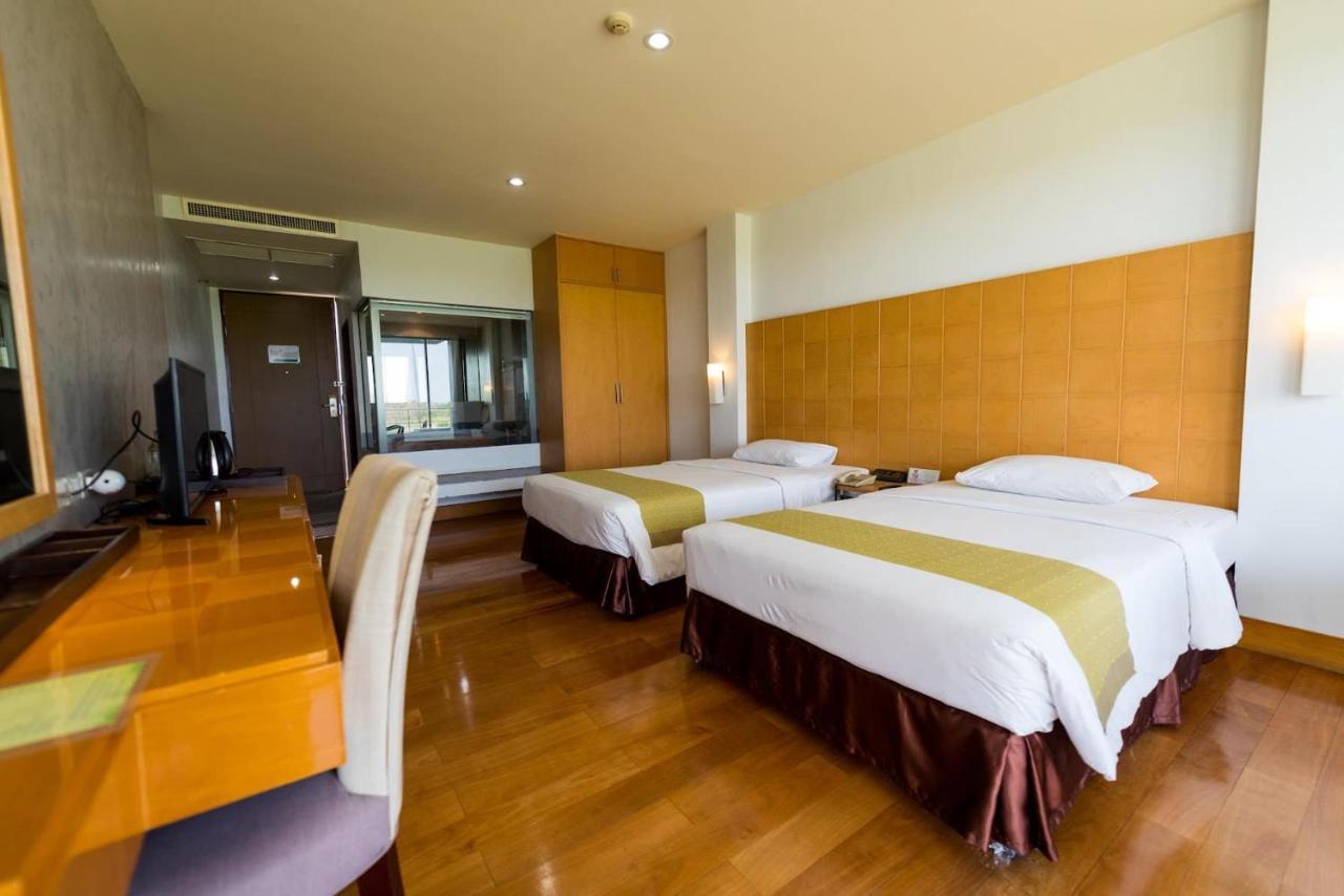 Uniland Golf & Resort Nakhon Pathom Exterior photo