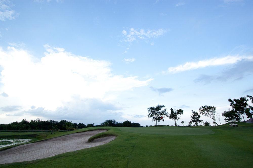 Uniland Golf & Resort Nakhon Pathom Exterior photo