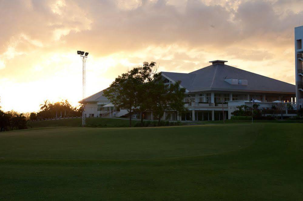 Uniland Golf & Resort Nakhon Pathom Exterior photo