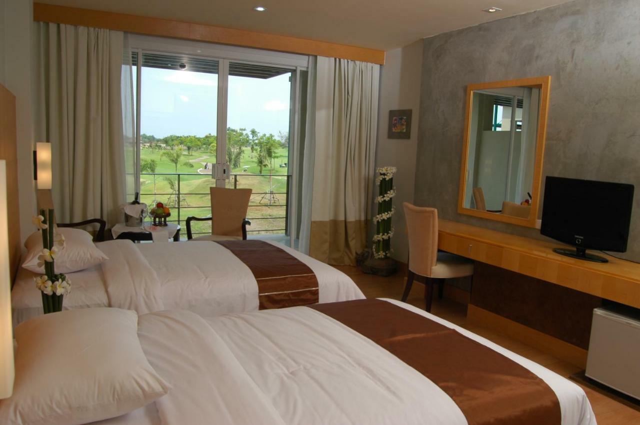 Uniland Golf & Resort Nakhon Pathom Exterior photo