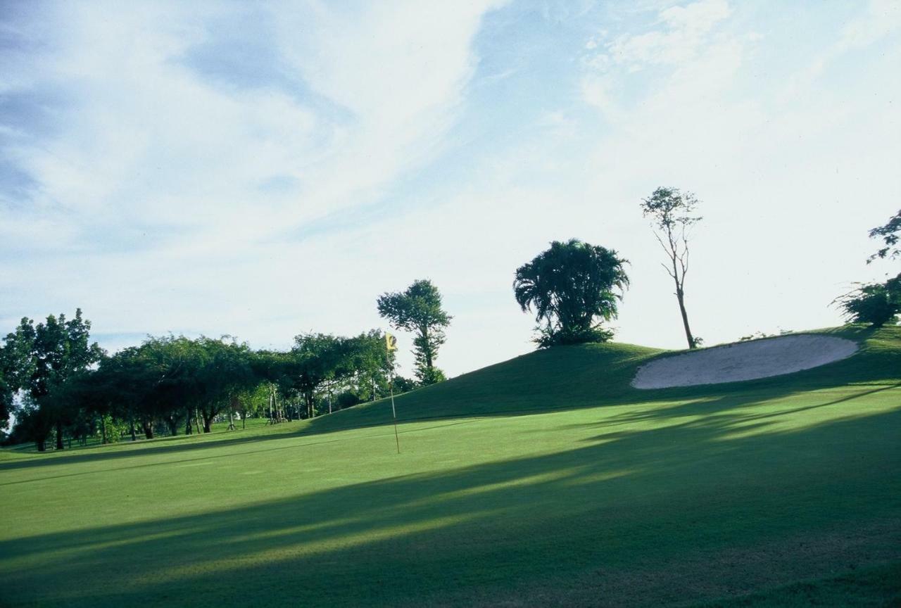 Uniland Golf & Resort Nakhon Pathom Exterior photo