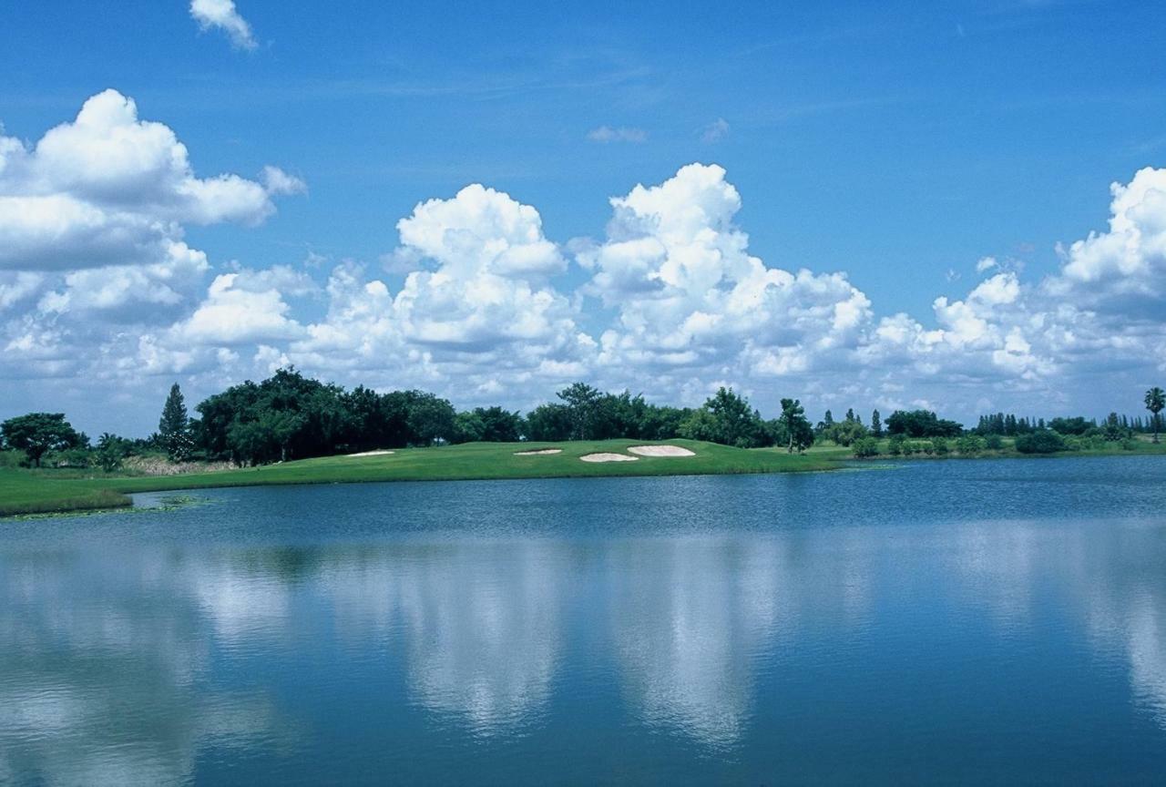 Uniland Golf & Resort Nakhon Pathom Exterior photo